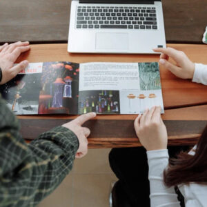 情報過多の時代に「信頼」をつかむ印刷物が中小企業にもたらす圧倒的な安心感